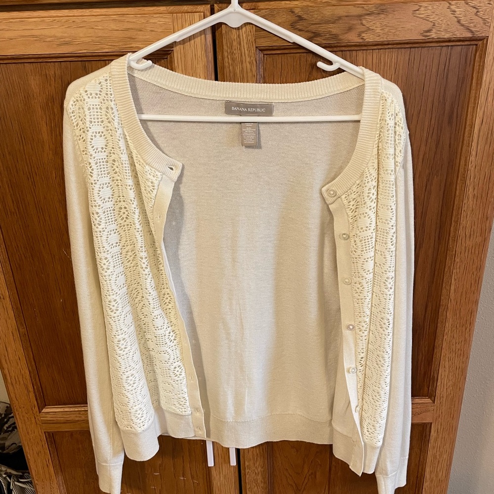 Cream Banana Republic cardigan